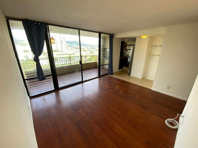Building Photo - 2121 Ala Wai Blvd