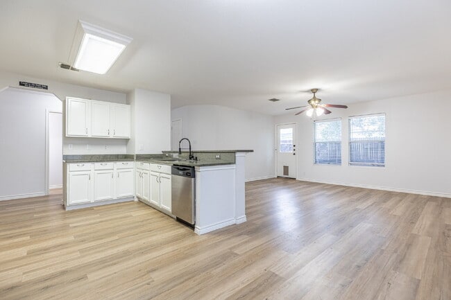 Building Photo - 228 Sophia Cir