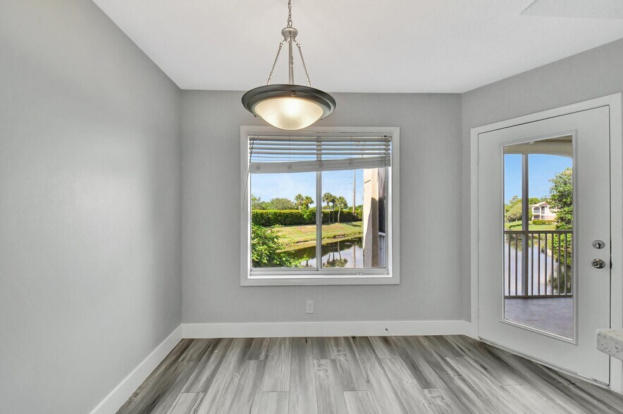 Building Photo - 815 W Boynton Beach Blvd