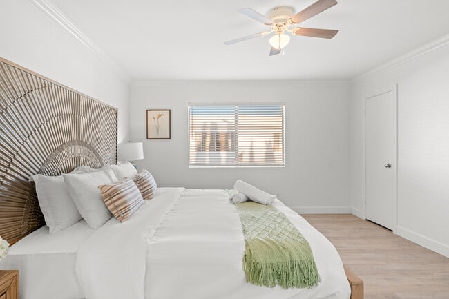 Building Photo - 734 Claraday St