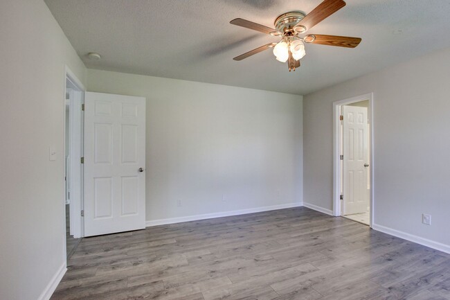 Building Photo - Sweet 3 bed 2 bath. Updated