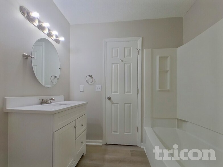 Building Photo - 911 Bentley Dr