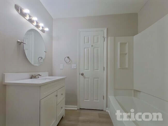 Building Photo - 911 Bentley Dr