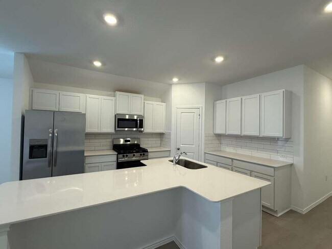 Building Photo - 223 Camargue Dr