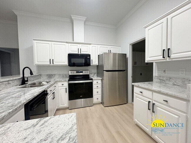 Building Photo - Spacious & Stylish 4-Bedroom Home Near Hurlburt AFB!