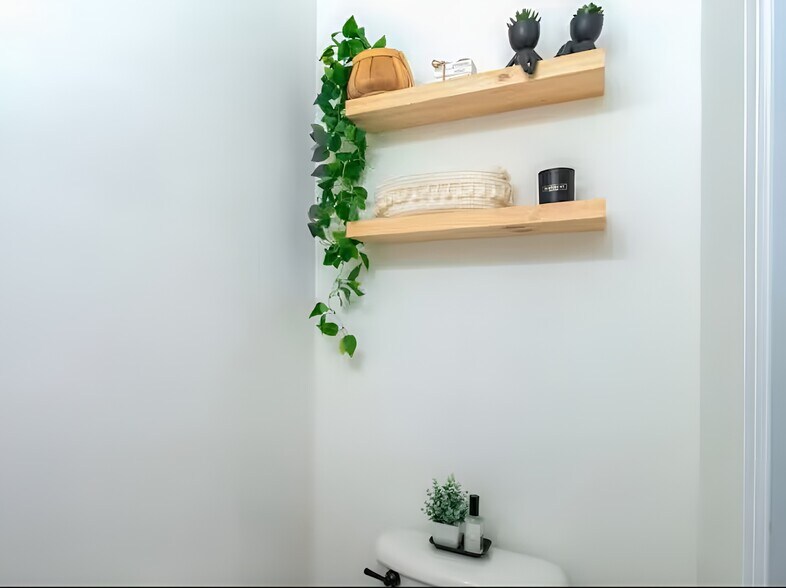 Building Photo - 1023 Sycamore Green Pl