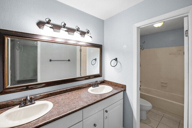 Building Photo - 115 Donna Cir