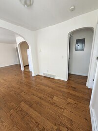 Building Photo - 39 E Main St