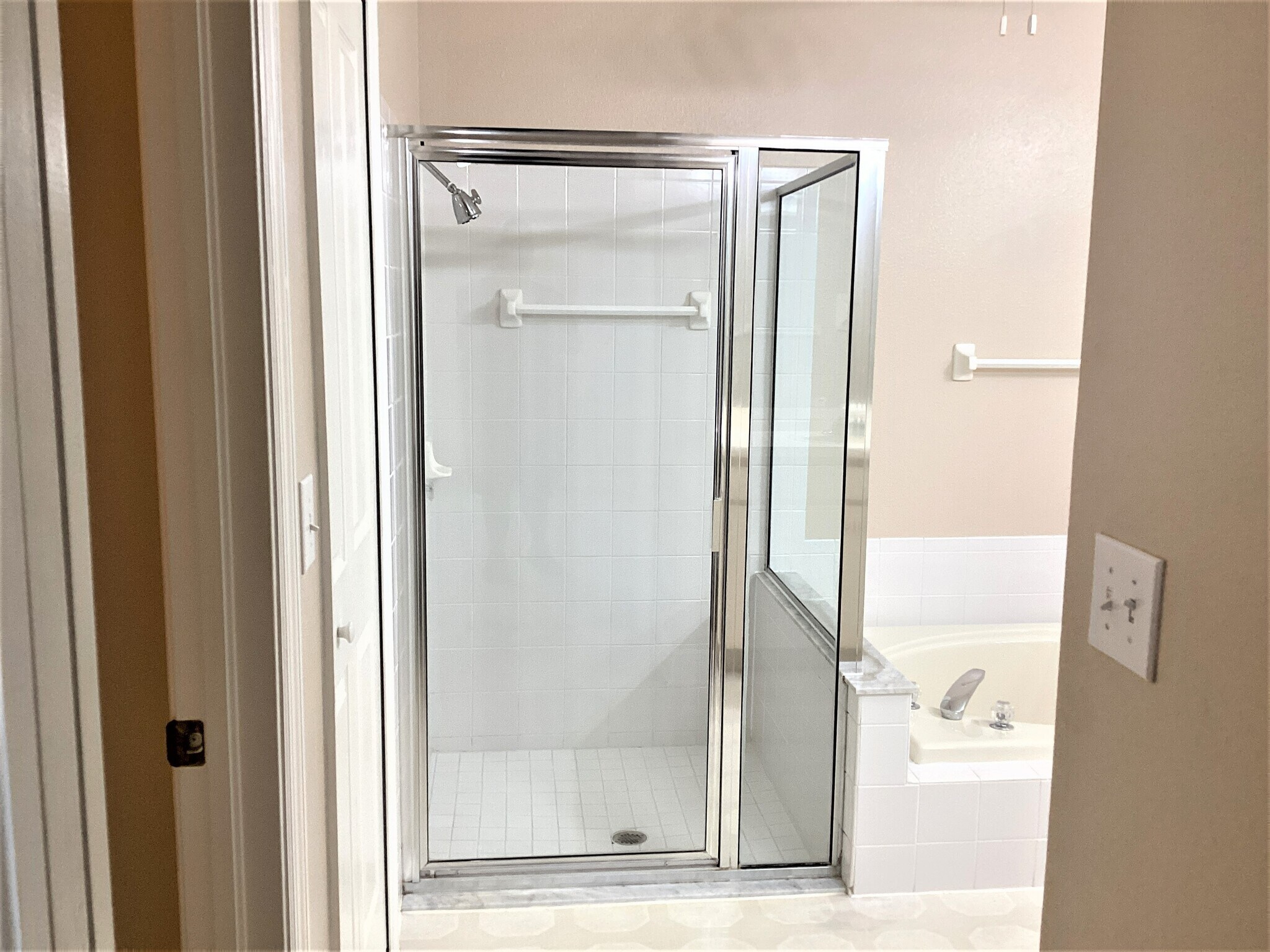 Building Photo - 25008 Hyde Park Blvd