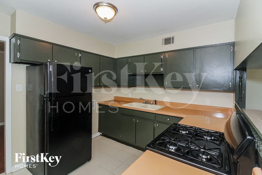 Building Photo - 5405 Lyford Ave