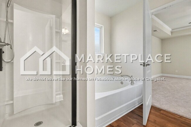 Building Photo - 6121 Hickory Ln Dr