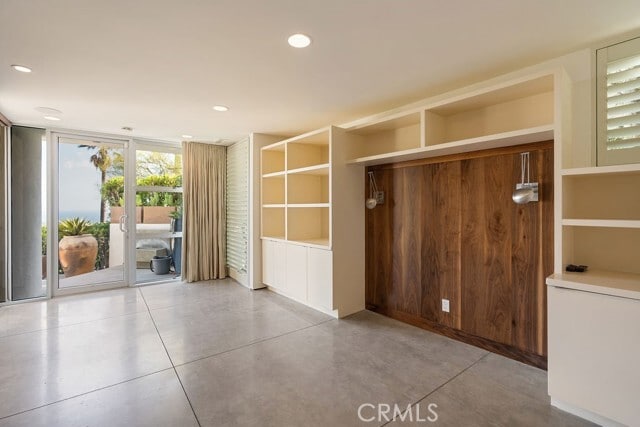 Building Photo - 920 Skyline Dr