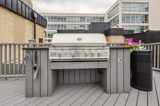 Building Photo - 111 State St