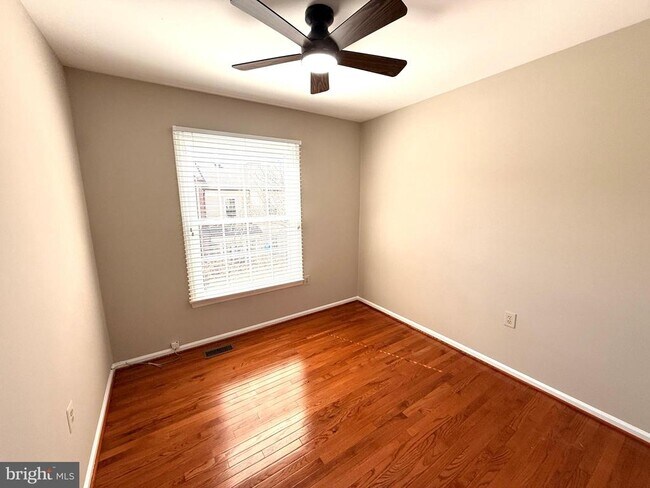 Building Photo - 6166 Wellington Commons Dr