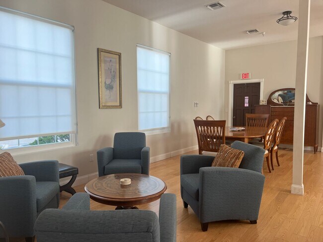 Building Photo - NEW PRICE on Adorable 1BR/1BA Condo in Downtown Venice