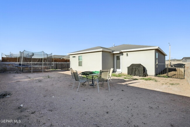 Building Photo - 1033 Candelilla St