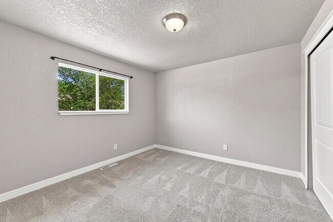 Building Photo - 2523 Ember Dr