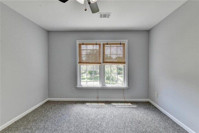 Building Photo - 2835 Crestmont Ct