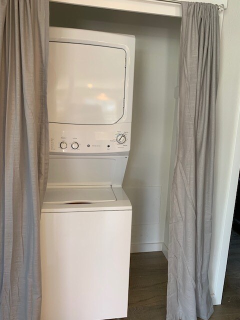Washer/dryer in unit - 1503 E Mullan Ave