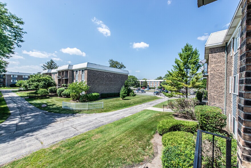 Building Photo - 1505 N Windsor Dr