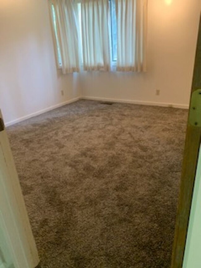 Building Photo - Beautiful 4 Bedroom 2.5 Bath home in Sun Valley
