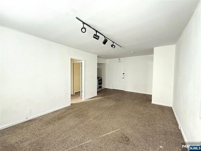Building Photo - 3060 Edwin Ave