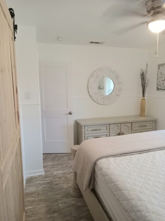 Building Photo - 1901 River Oaks Dr