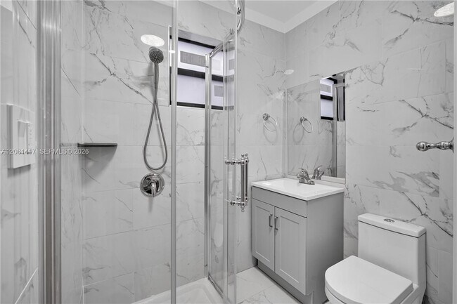 Building Photo - 1011 NW 30th Ct