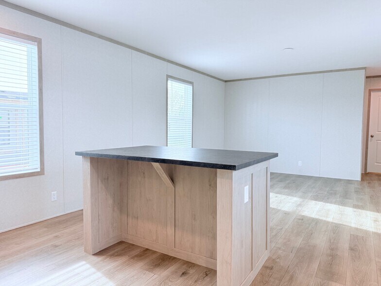 Building Photo - 52758 S Yorktown Ct