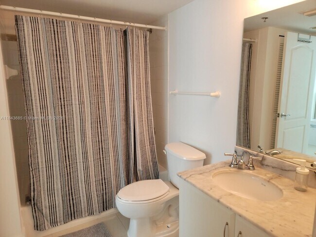 Building Photo - 1200 Brickell Bay Dr