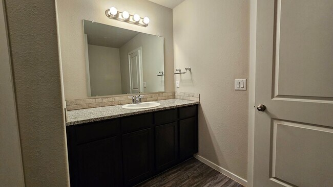 Building Photo - Modern 3-Bedroom Duplex in West Lubbock