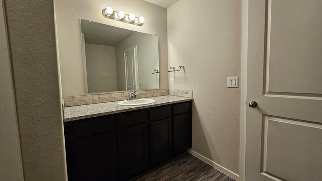 Building Photo - Three Bedroom Townhome in the Cooper School District