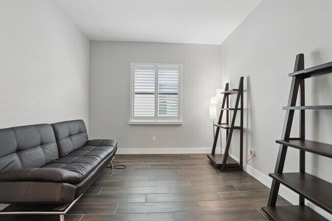 Building Photo - 5366 Santa Rosa Ln