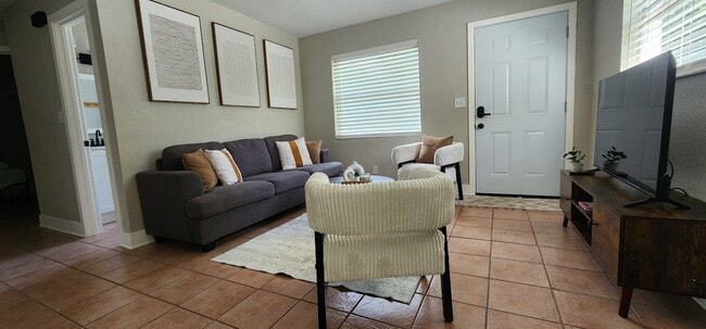 Building Photo - 139 NE Monroe Cir N