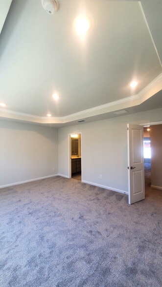 Building Photo - 906 Plum Creek Pl