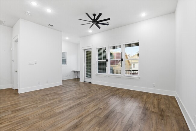 Building Photo - 1243 W 23rd St