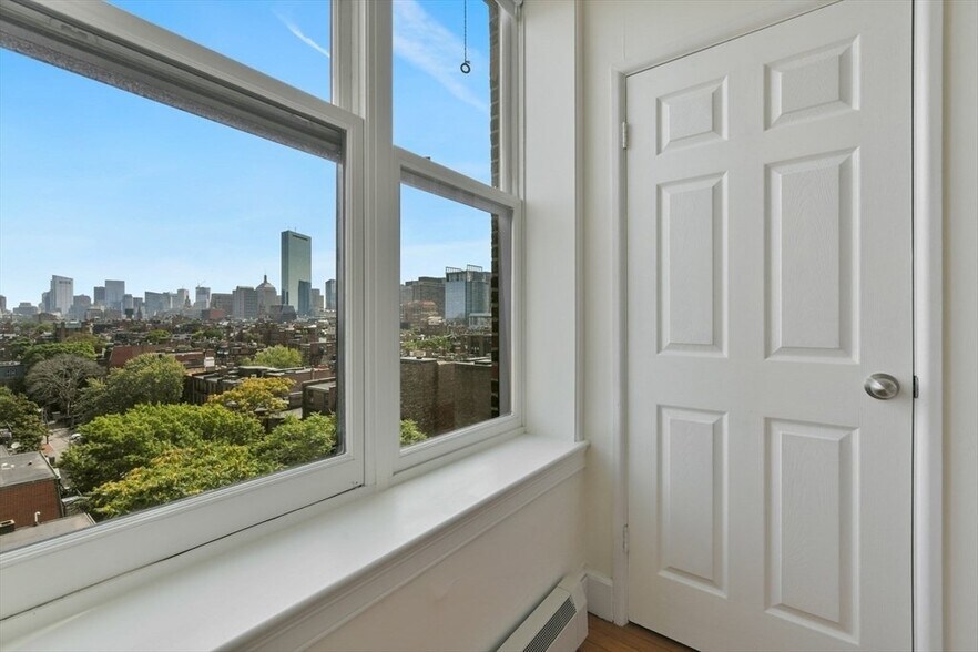 Building Photo - 483 Beacon St