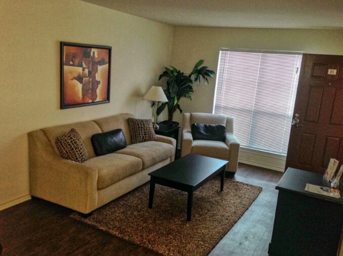 Building Photo - 323 W Belt Line Rd