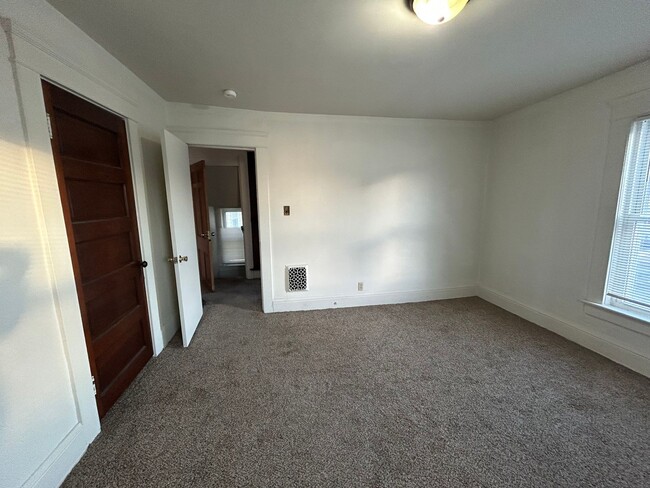 Building Photo - col123