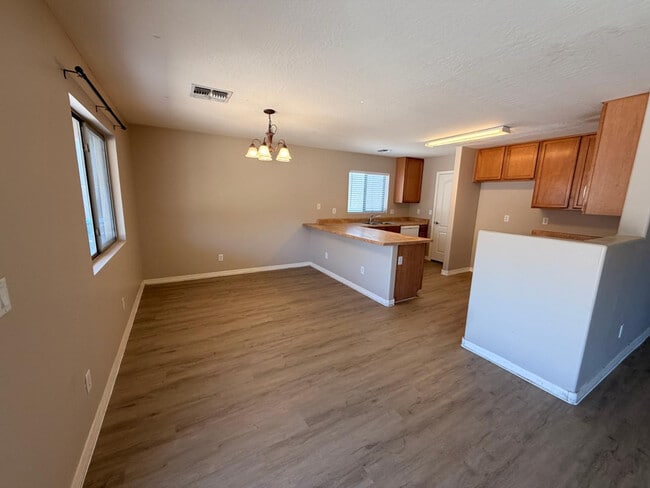 Building Photo - 12354 W Glenrosa Ave