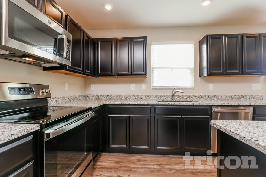 Building Photo - 2013 Westchester Dr