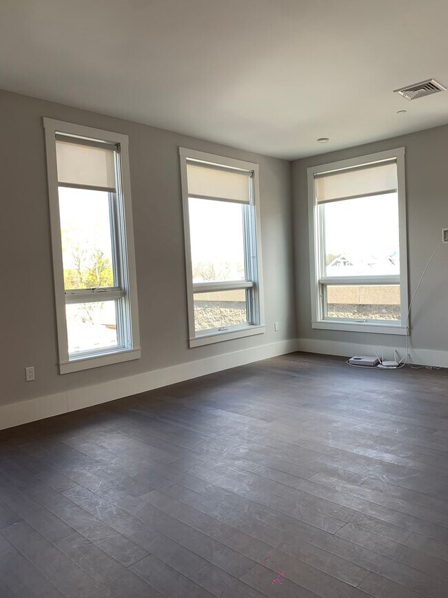 Building Photo - SEPTEMBER 1 - 1 bedroom apartment In Jamai...
