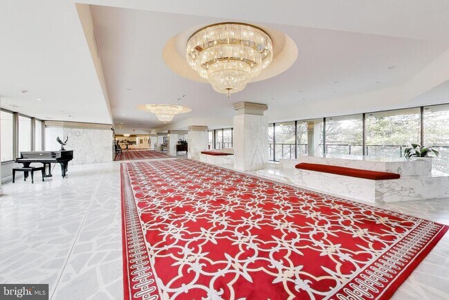 Building Photo - 1101 S Arlington Ridge Rd