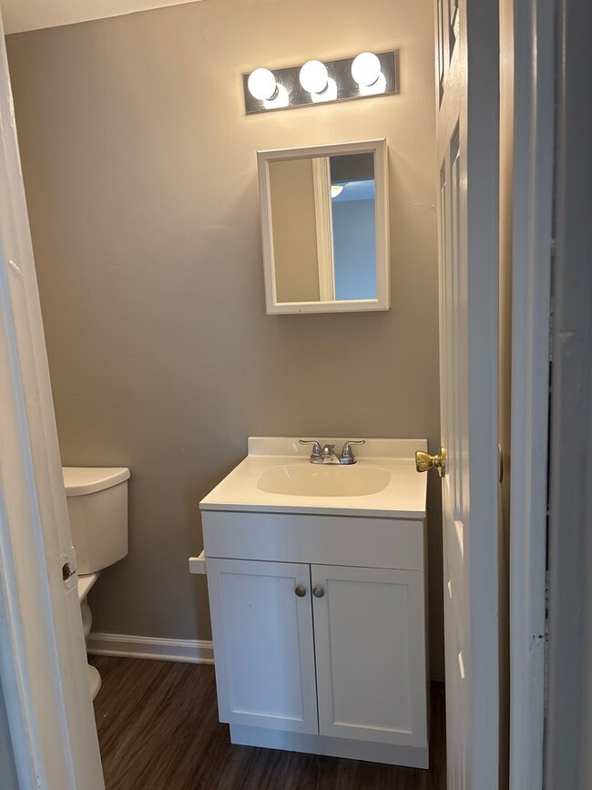 Building Photo - Spacious Split-Level Comfort & Modern Style in Columbus!