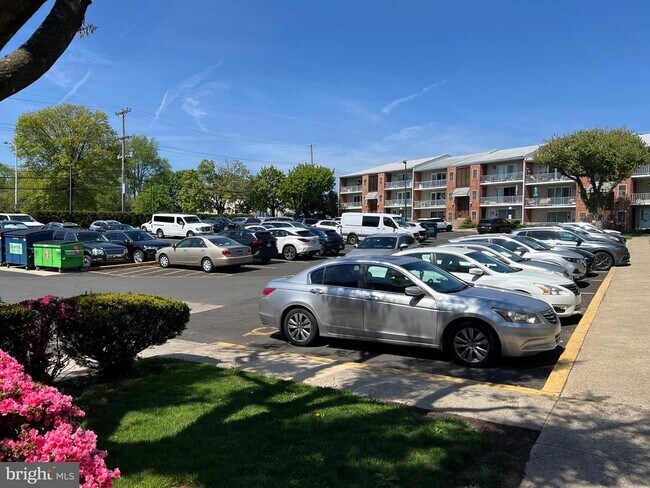 Building Photo - 809 Red Lion Rd