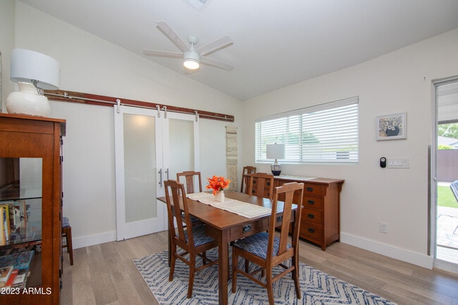 Building Photo - 4335 E Clarendon Ave