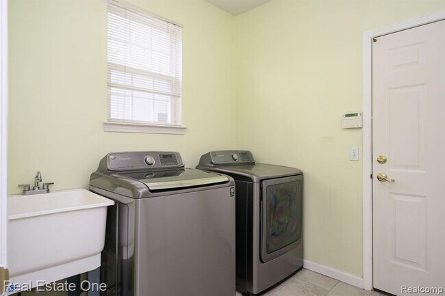 Building Photo - 14864 Liri Dr