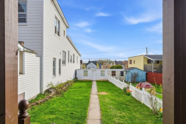 Building Photo - 1130 3rd St