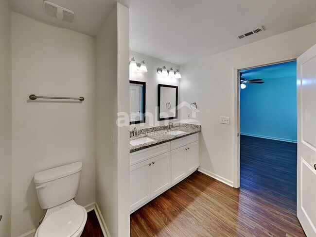 Building Photo - 601 Scotland Dr