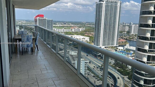 Building Photo - 1830 S Ocean Dr